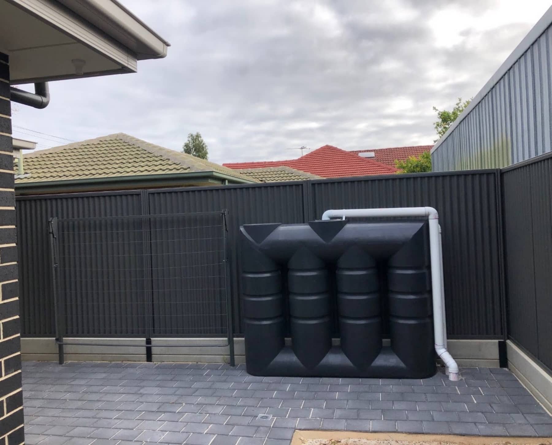 Rainwater tank installation with sealed plumbing system